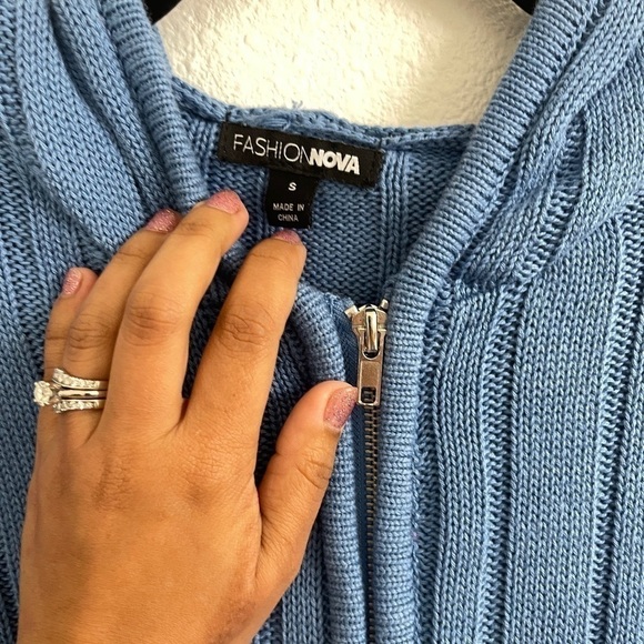 BIN#5 - FASHION NOVA Women’s Small Hooded Cropped Sweater - Picture 5 of 14